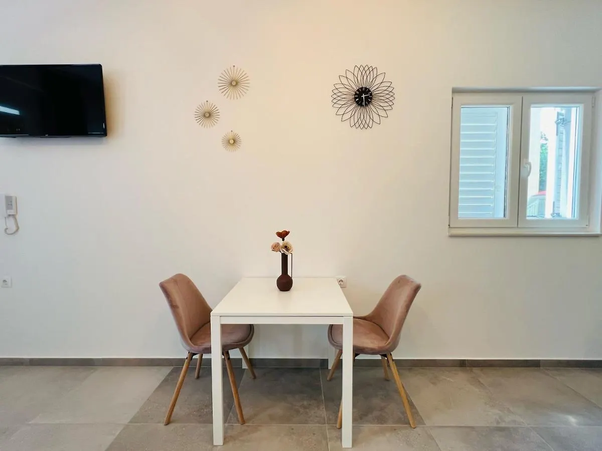 Apartmani Avis Selce 0*,  Horvátország