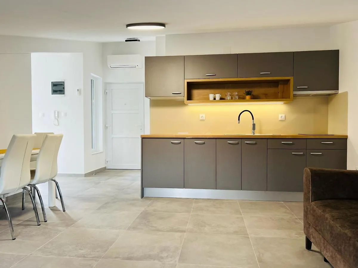 Apartmani Avis Selce Horvátország